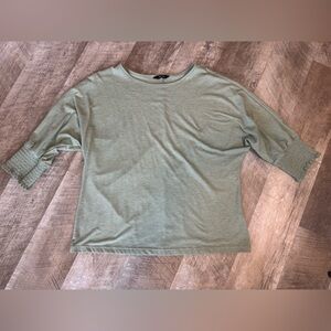 Dokotoo size MEDIUM top, gathered sleeve cuff detail, green